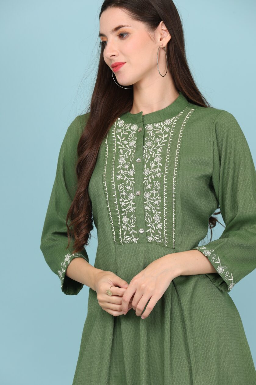 Casual Regular Sleeves Embroidered, Solid Women Green Top